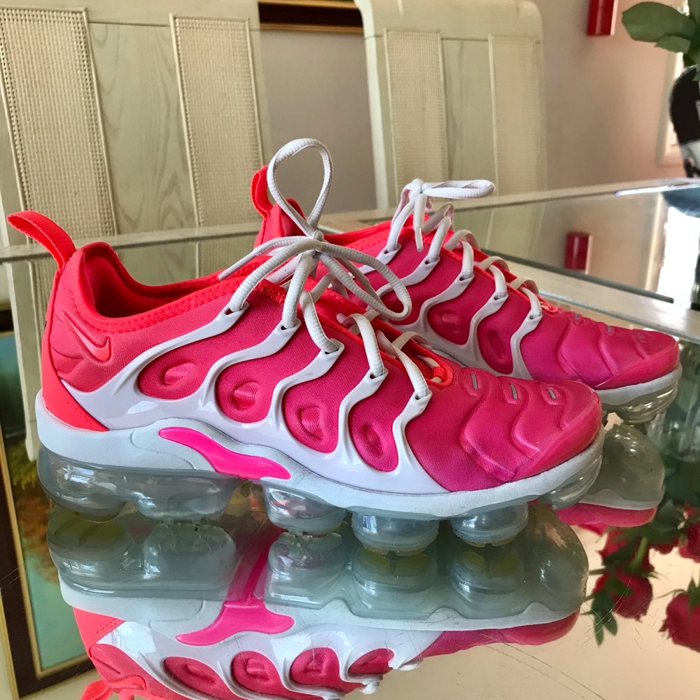 Nike Air Vapormaxes size 8
